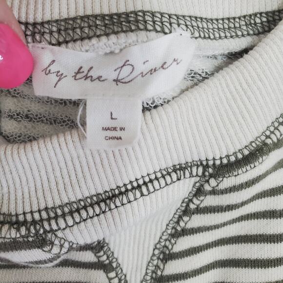 By the River | Puff Pleated Shoulder Striped Sweatshirt Regencycore - Picture 6 of 8